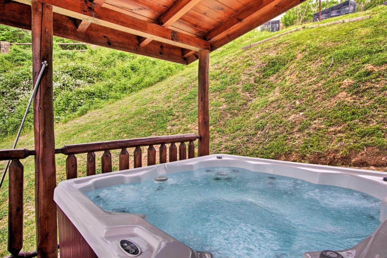 Expansive Gatlinburg Cabin Hot Tub, Deck And Grill! 외부 사진