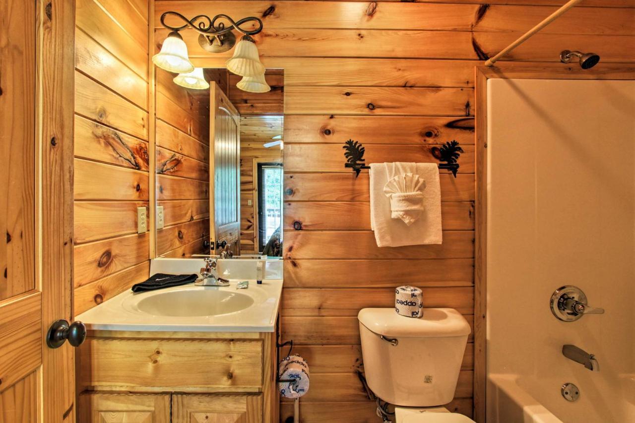 Expansive Gatlinburg Cabin Hot Tub, Deck And Grill! 외부 사진